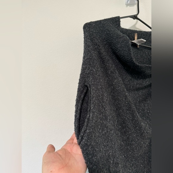 Max Azria Heather Grey Wool Blend Sleeveless Slouchy Shrug Sweater Size XS/S - Picture 2 of 14